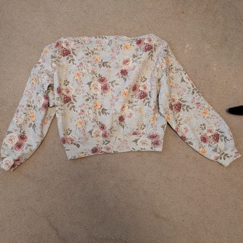 Floral Cropped Sweatshirt in Light Gray with Pink & Yellow Roses